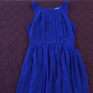 blue sleeveless dress